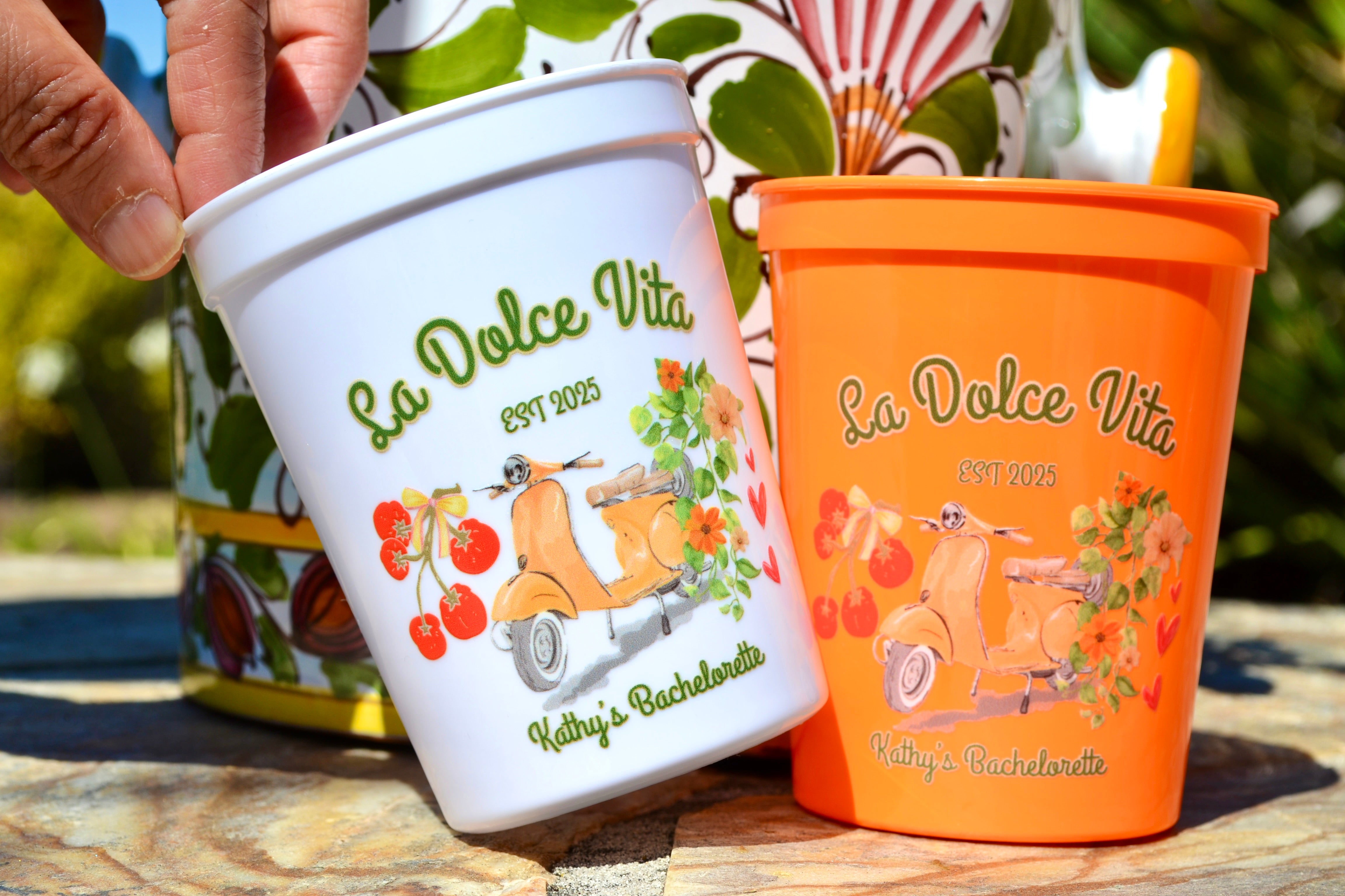 La Dolce Vita Cups, Euro Girl Summer party supplies